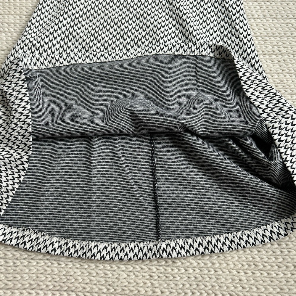 LOFT Petite Black and White Print Skater Dress Sz 2 Sleeveless Knit Mod Comfort - Picture 14 of 16